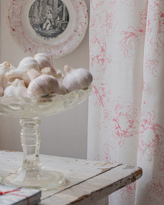 Meggernie Raspberry on White Linen